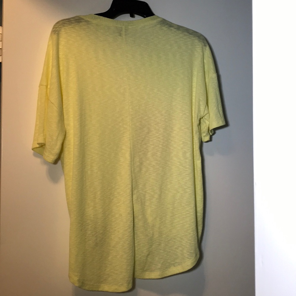 🎁Yellow Button down top - Picture 2 of 3